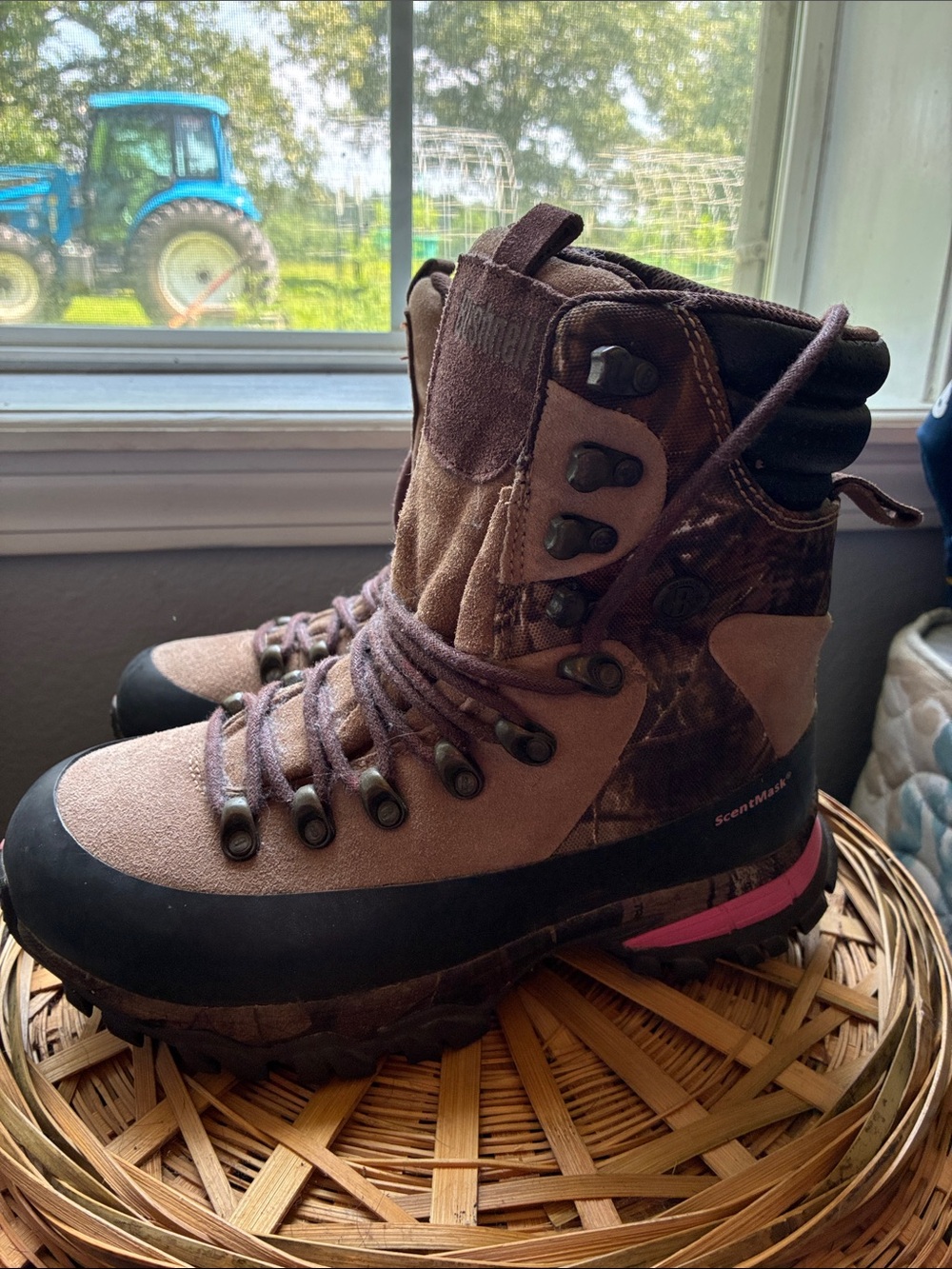 Women’s Bushnell Hiking Boots 7.5